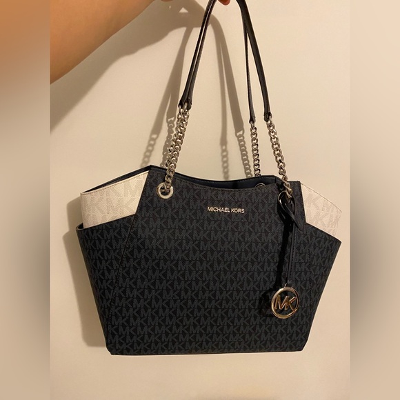 Michael Kors Navy and Cream Signature Tote - Picture 3 of 16